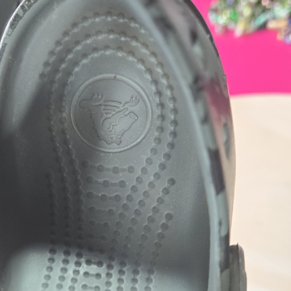 CROCS Gray Sandals with Red and White Soles - Picture 5 of 9